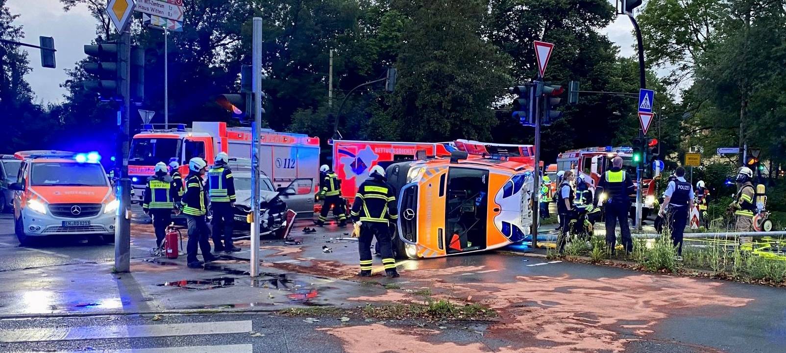 Witten: schwerer Unfall mit Krankenwagen