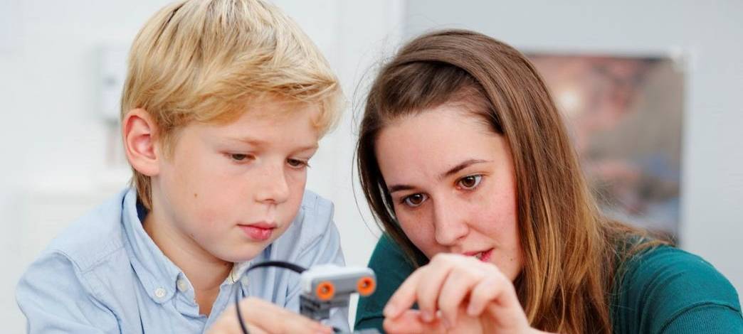 Kids bauen autonom fahrende LEGO Autos