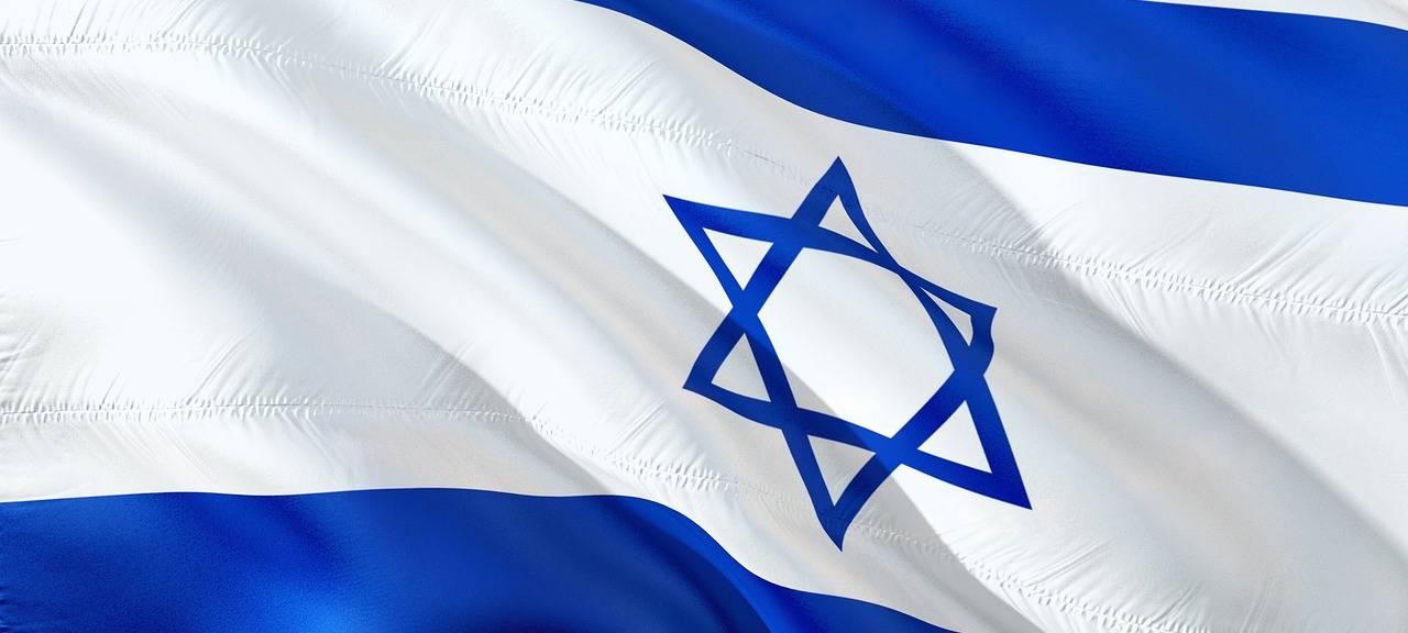 Israel Flagge abgerissen