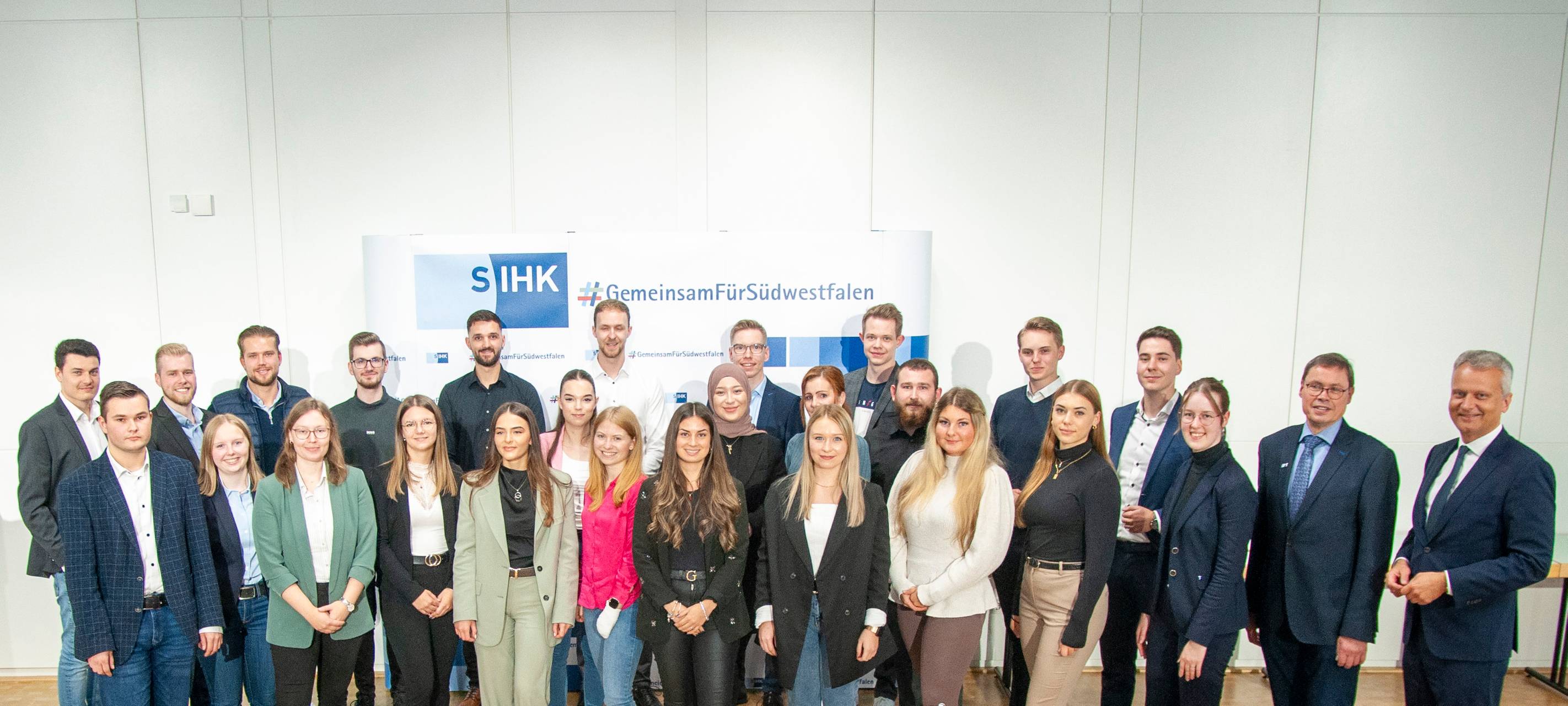 Azubis feiern Abschlüsse