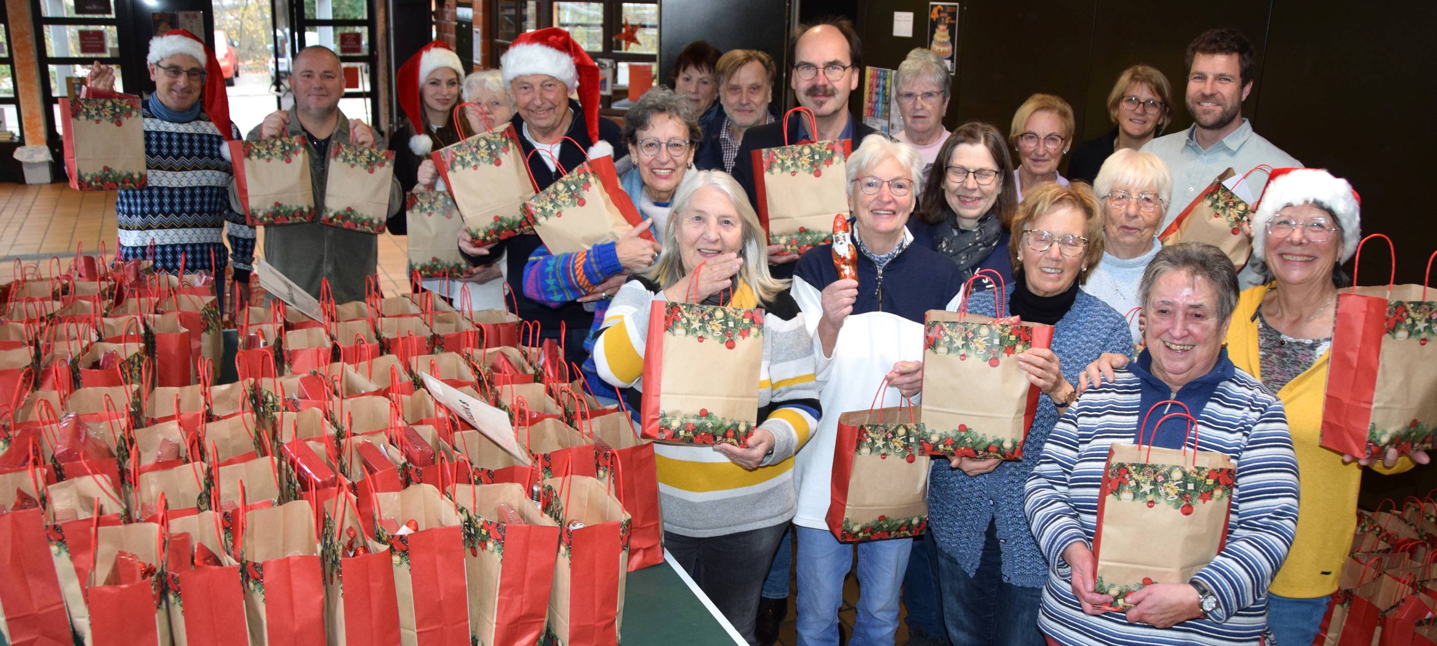 Weihnachtspakete für ältere, kranke Menschen