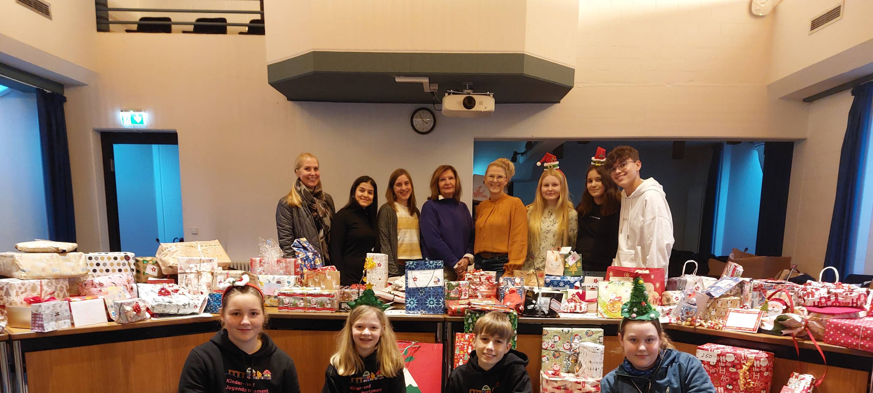 Kinder- und Jugendparlament beschenkt Kinder in Herdecke