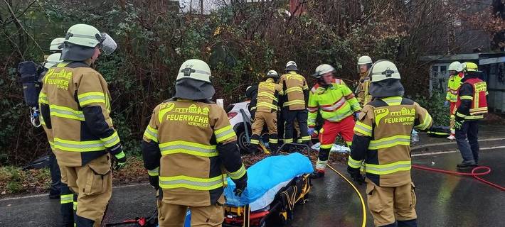 Autofahrerin in Herdecke aus Graben gerettet
