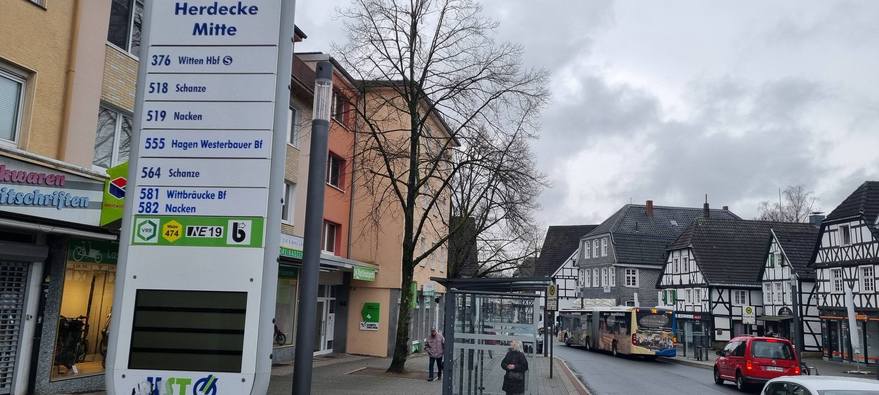 Busse und Straßenbahnen bleiben schon wieder stehen
