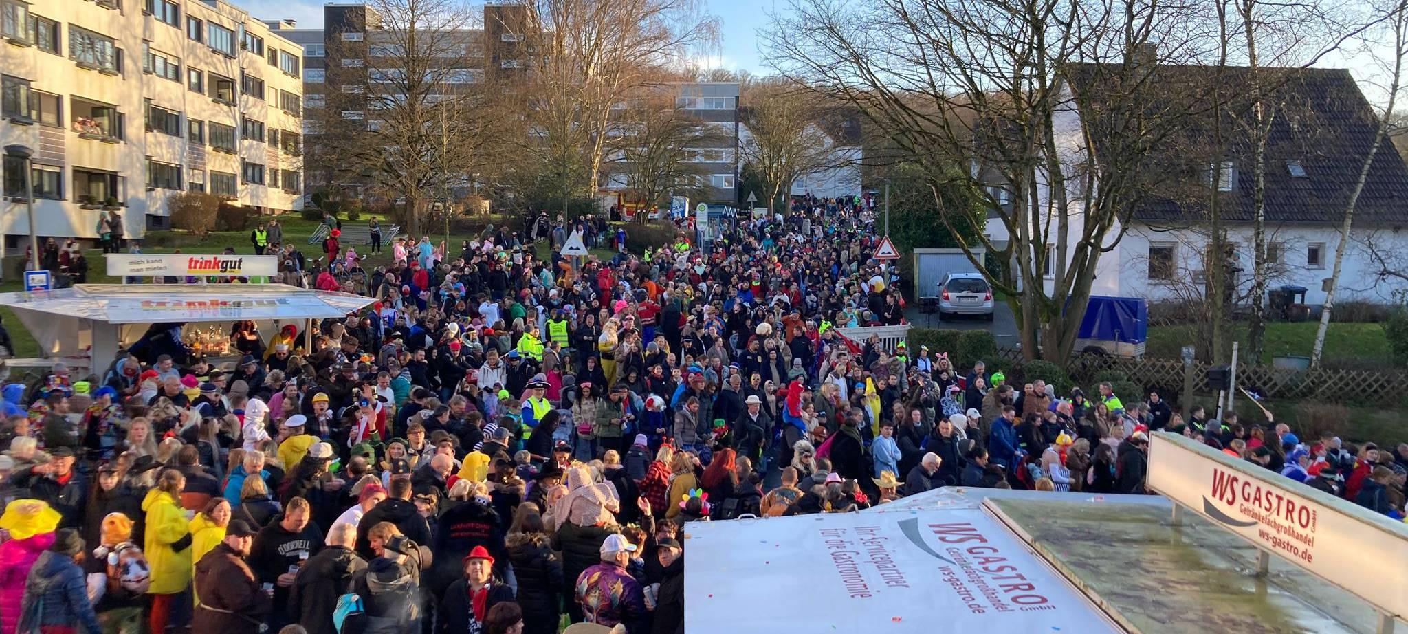 "Holti Holau": Rosenmontagszug war voller Erfolg