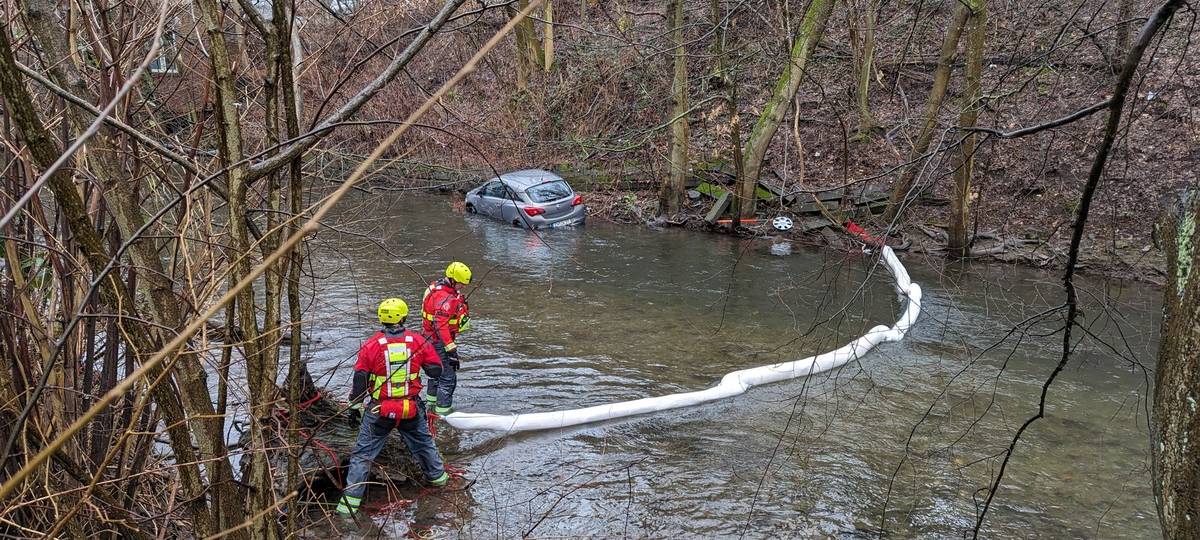 Gevelsberg: Auto in Ennepe