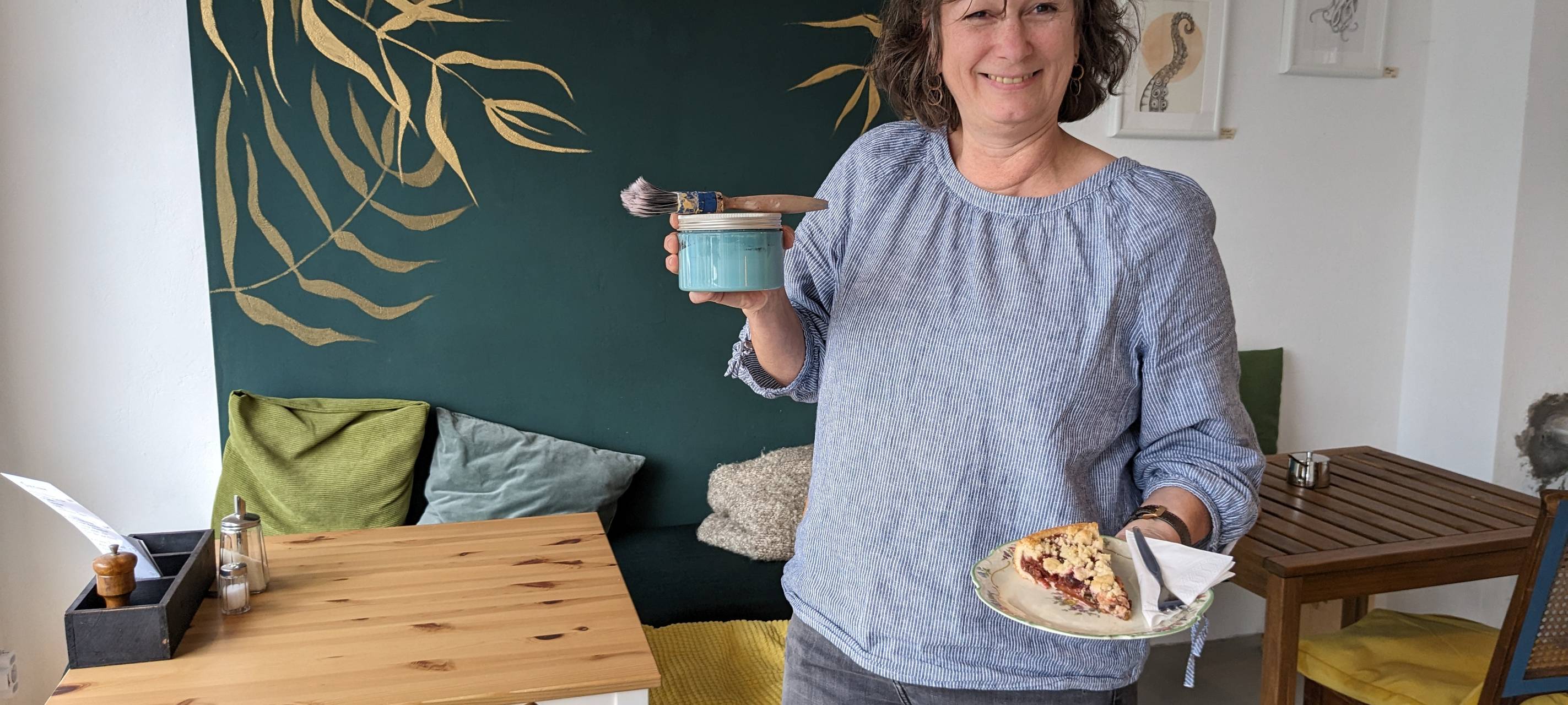 Wir hören hinters Schaufenster