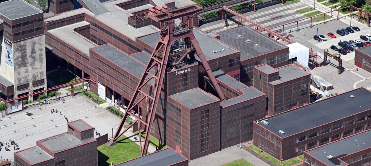 Vogelperspektiven-Blick auf die Zeche Zollverein in Essen