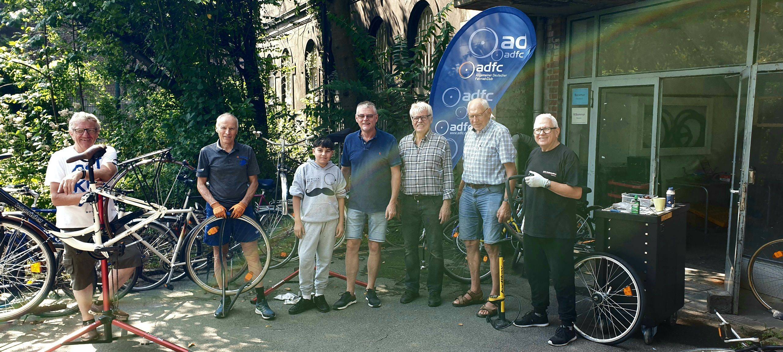 ADFC Hattingen spendet 70 Fahrräder für Geflüchtete