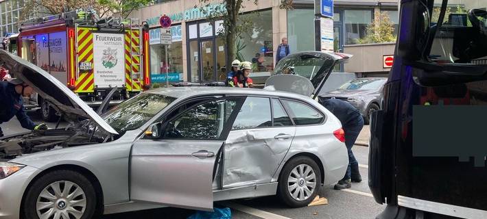 Zusammenstoß von Lkw und Auto in Hattingen