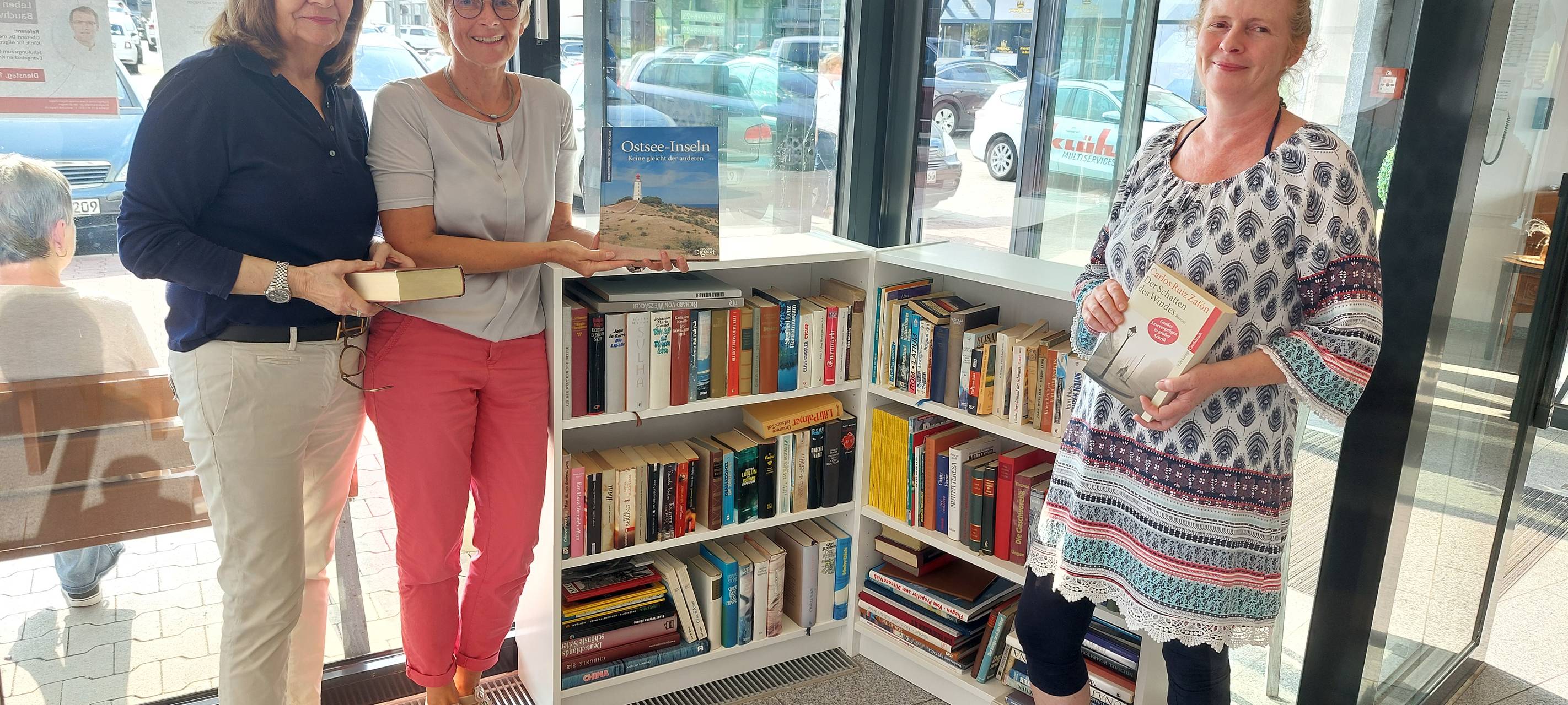 Statt Bibliothek, Bücherregal in Seniorenheimen