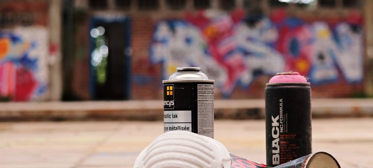 Jugendliche malen Wandgemälde in Ennepetal