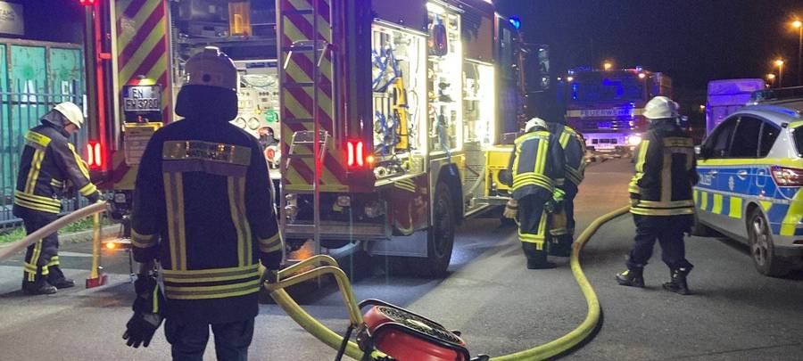 Filteranlage brennt in Hattingen