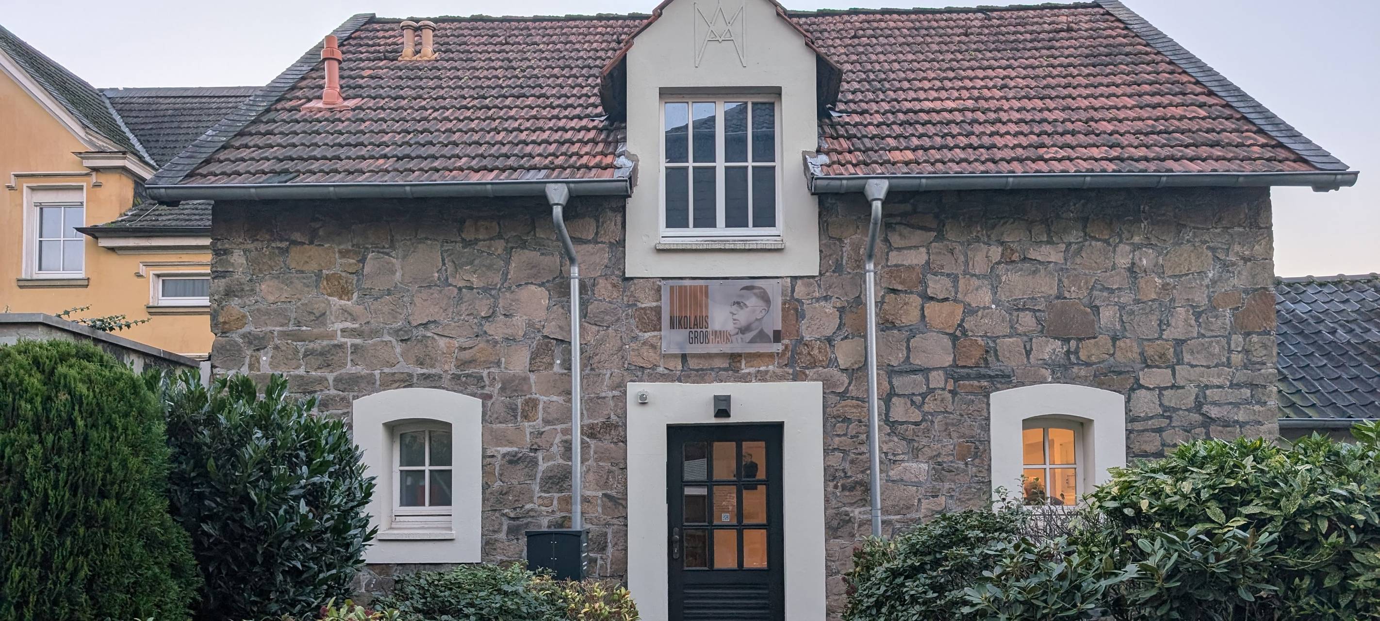 Nikolaus-Groß-Haus: Spende von Nachkommen für die Demokratie