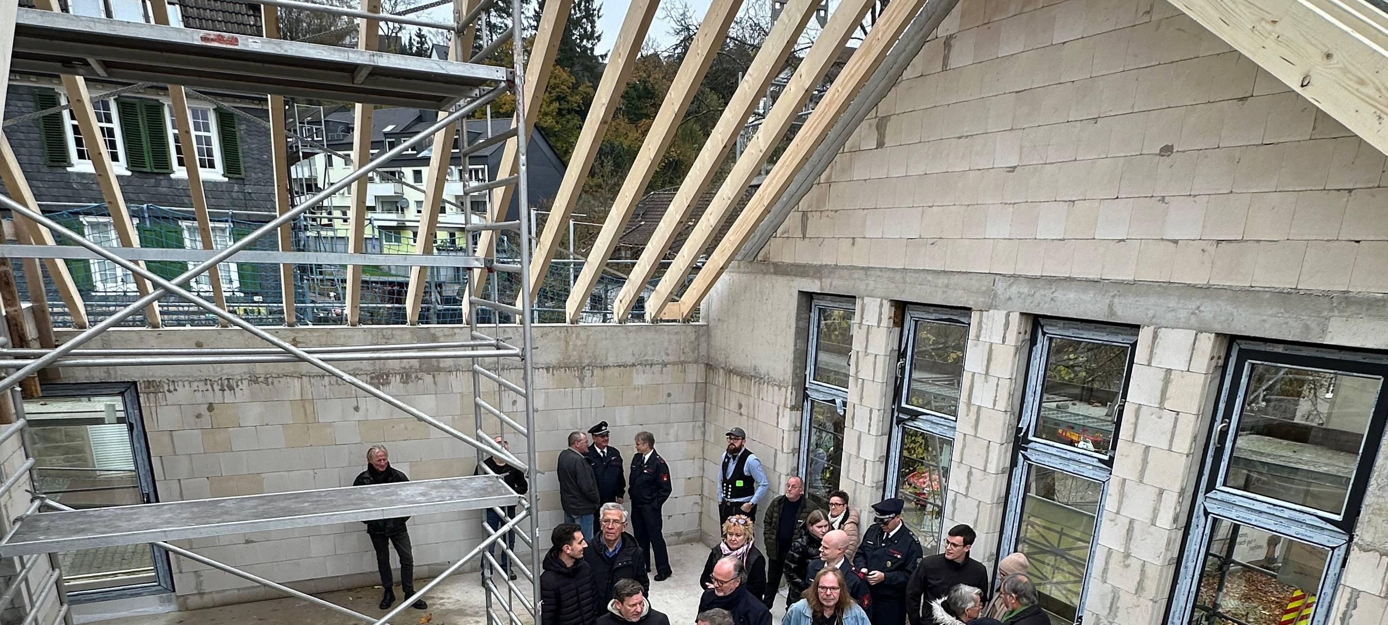 Wetter: Richtfest am Feuerwehrgebäude