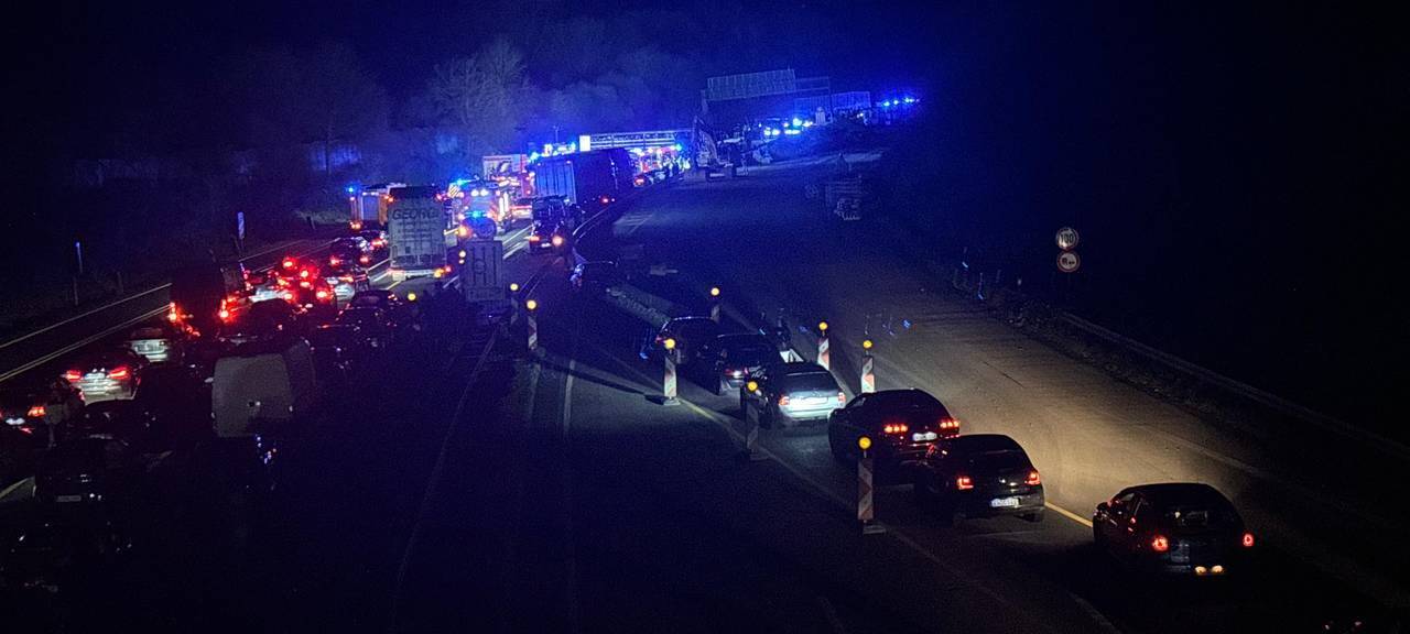 Polizei sucht Zeugen zu LKW-Chaos-Fahrt auf A1 bei Hagen