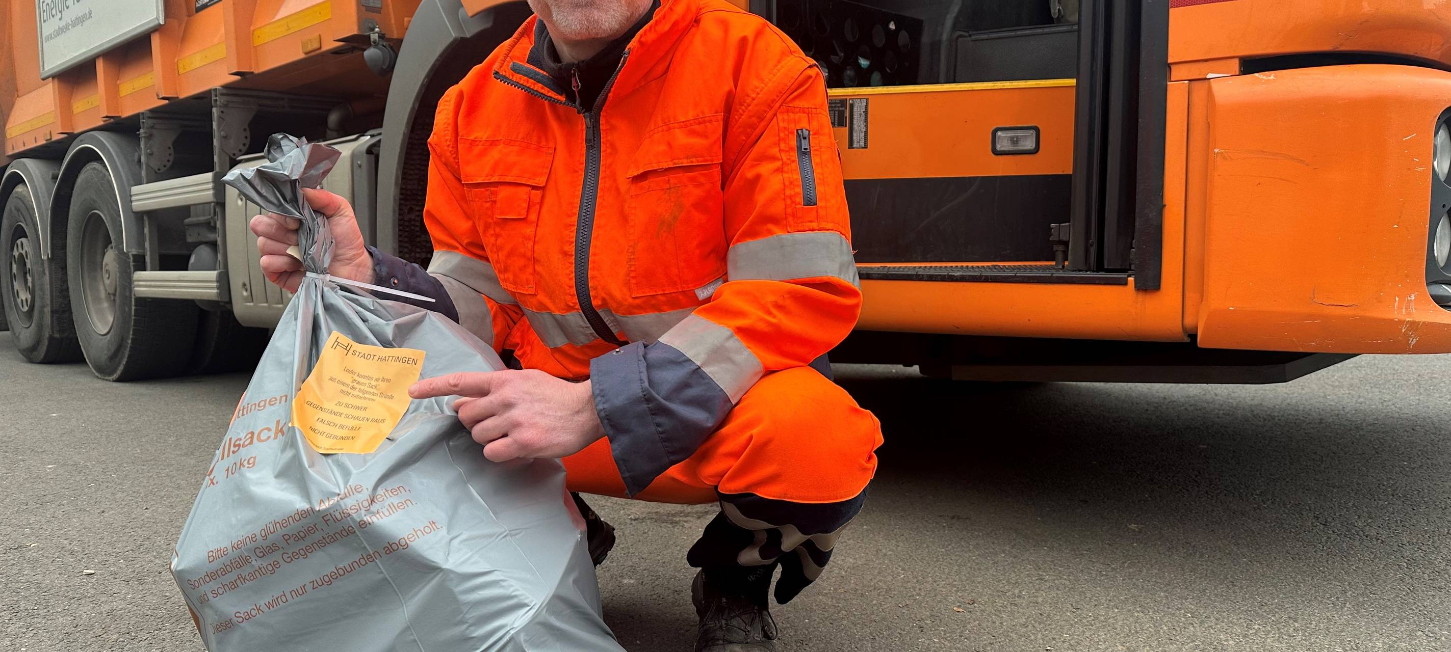 Sticker sollen Müllchaos in Hattingen regeln