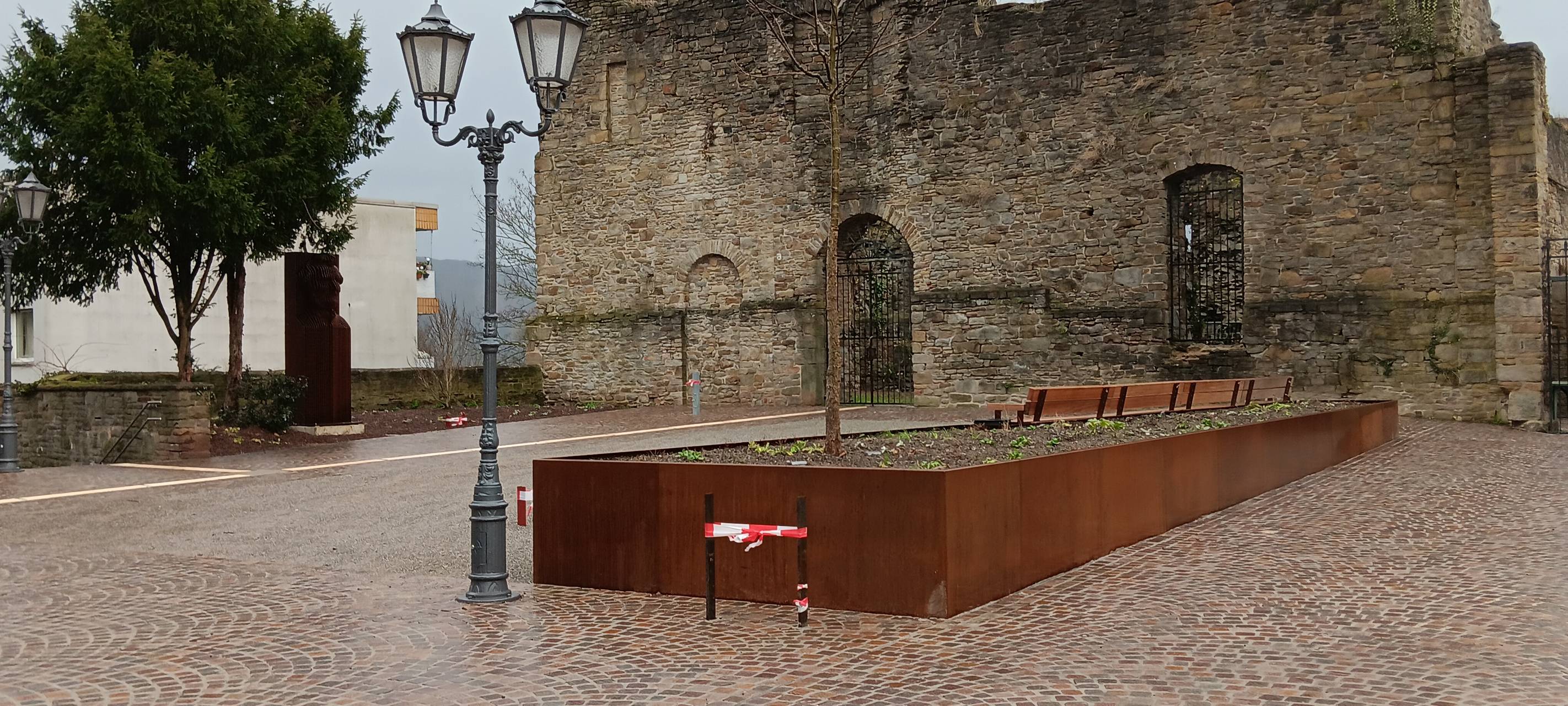 Wetter: Burgruinenumfeld saniert