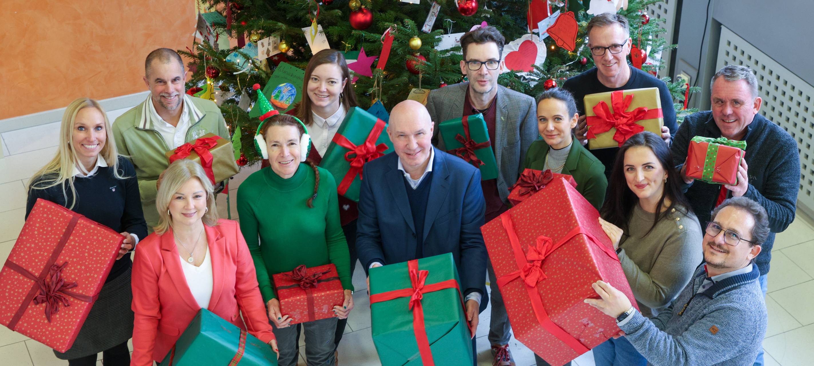 Wunschbaumaktion: AVU sammelt 192 Geschenke