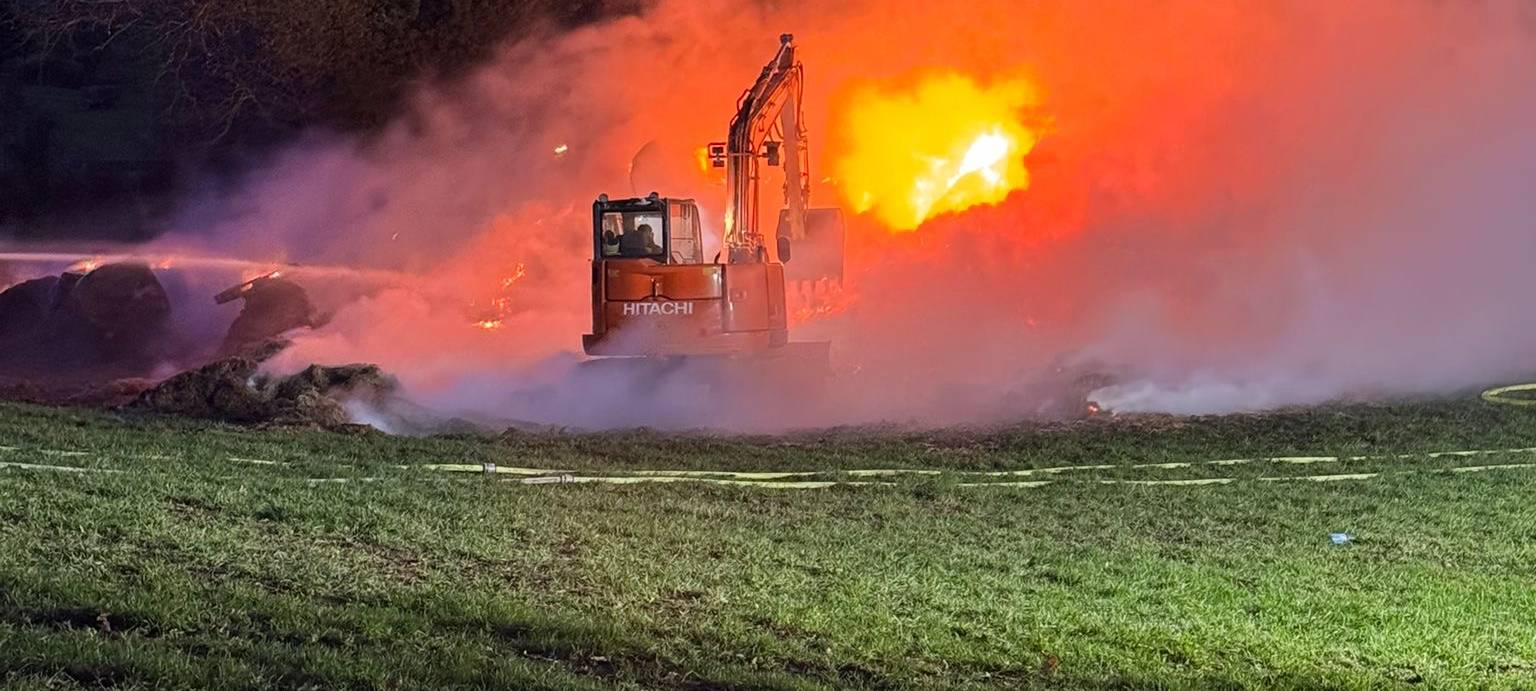 Hattingen: Großbrand hält Feuerwehr in Atem