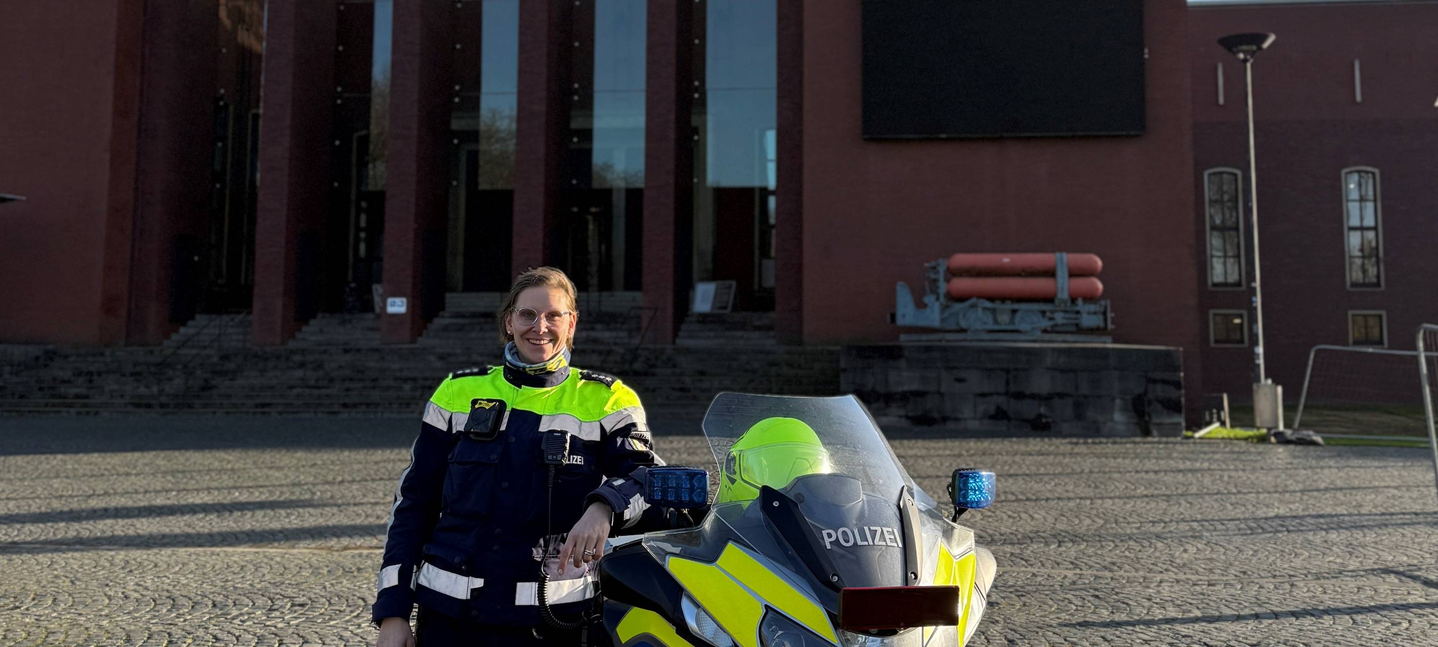 Erste Motorradpolizistin im Präsidium Bochum