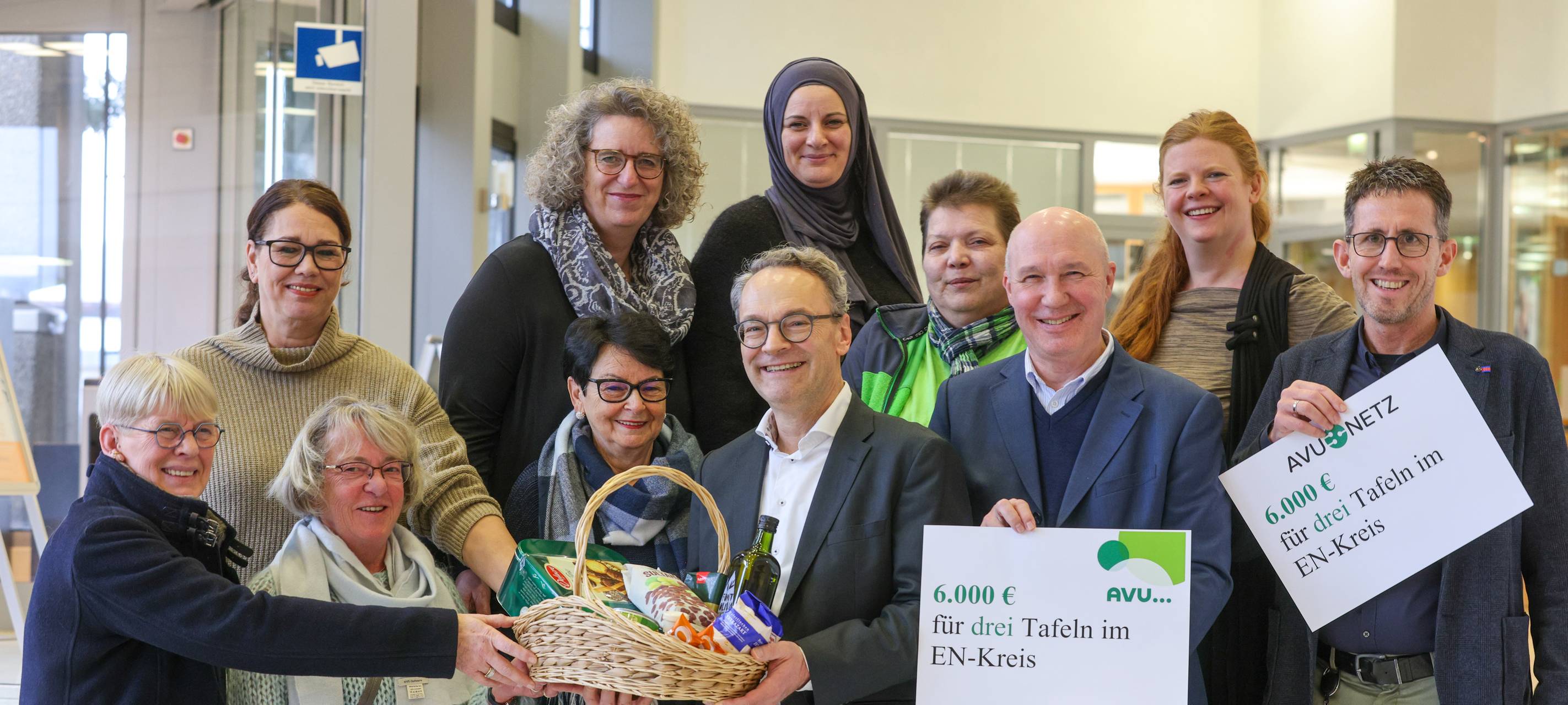 AVU spendet an Tafeln im Kreis