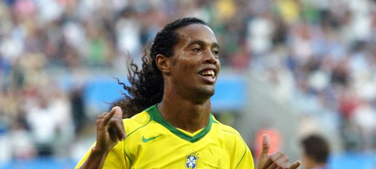 Ronaldinho feiert einen Treffer gegen Japan im Jahr 2005