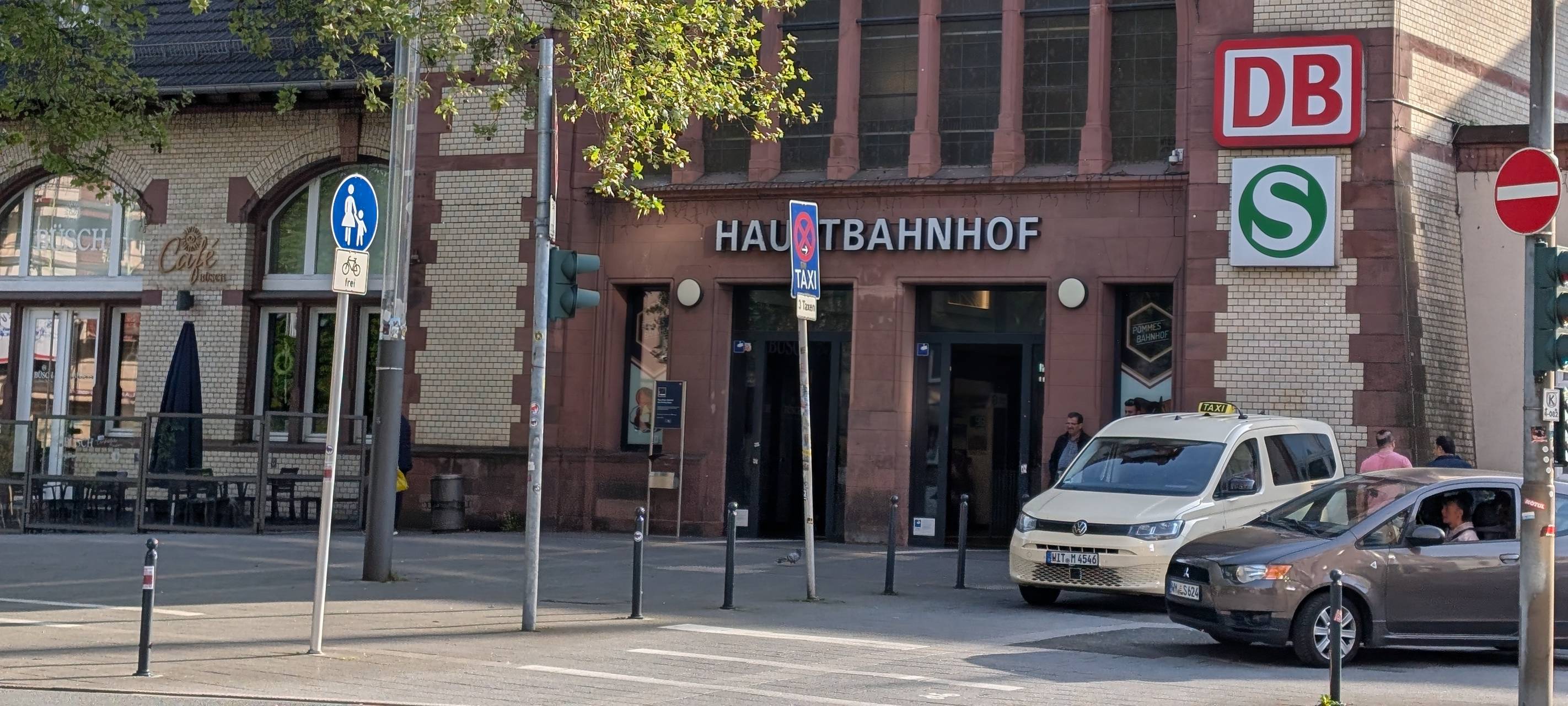 Wittener Feuerwehr sucht nach Menschen im Gleis