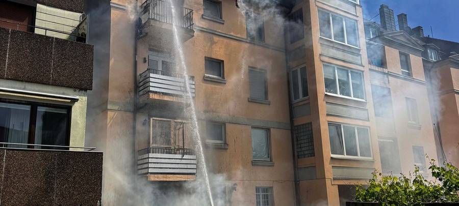 Haus nach Dachstuhlbrand unbewohnbar