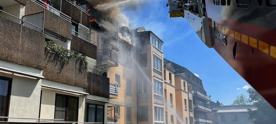 Haus nach Dachstuhlbrand unbewohnbar