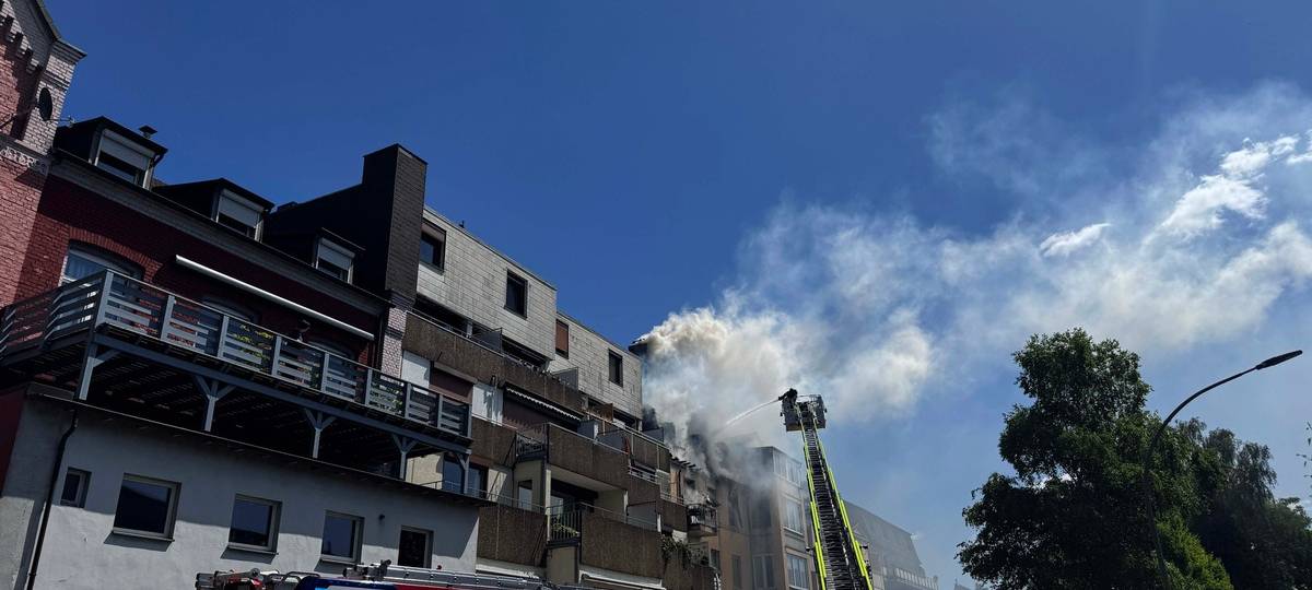 Haus nach Dachstuhlbrand unbewohnbar