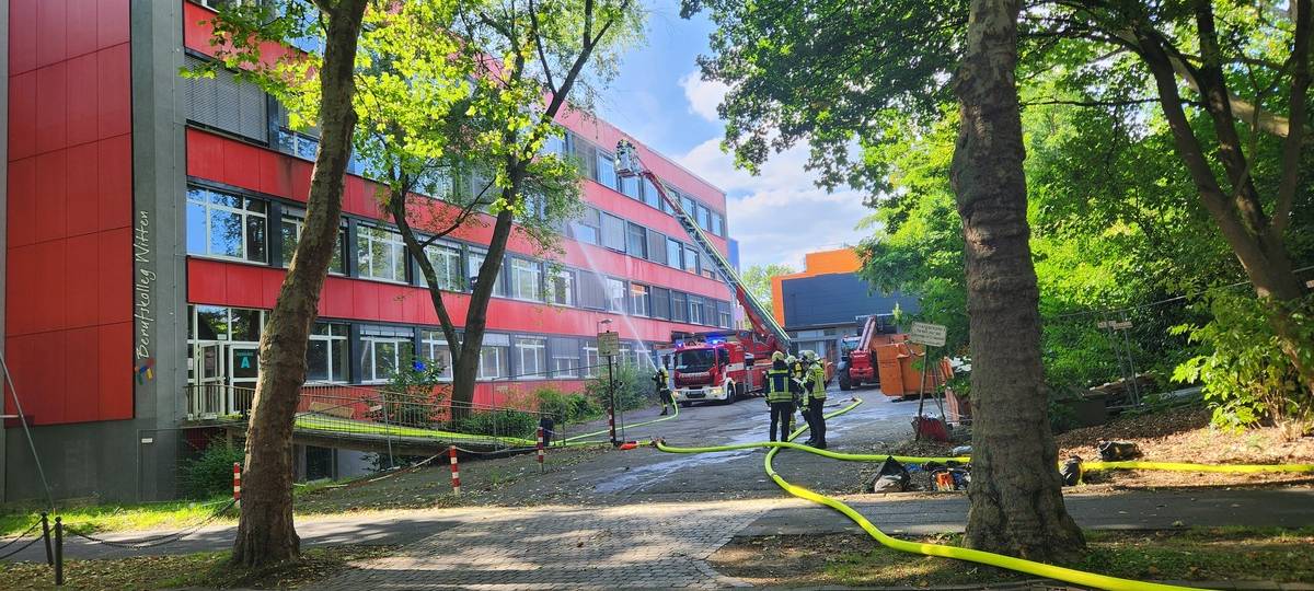 Polizei ermittelt: Warum hat es am Beurfskolleg Witten gebrannt?