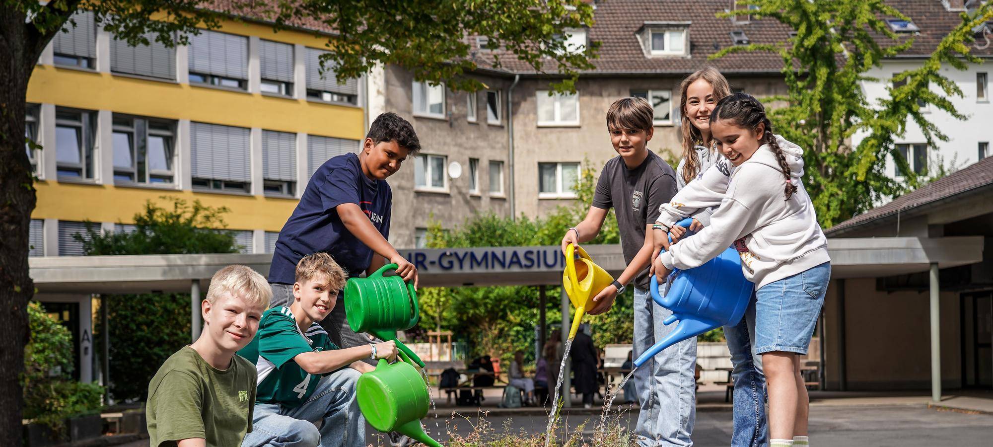 Schülerinnen und Schüler werden zu Gießkannenhelden