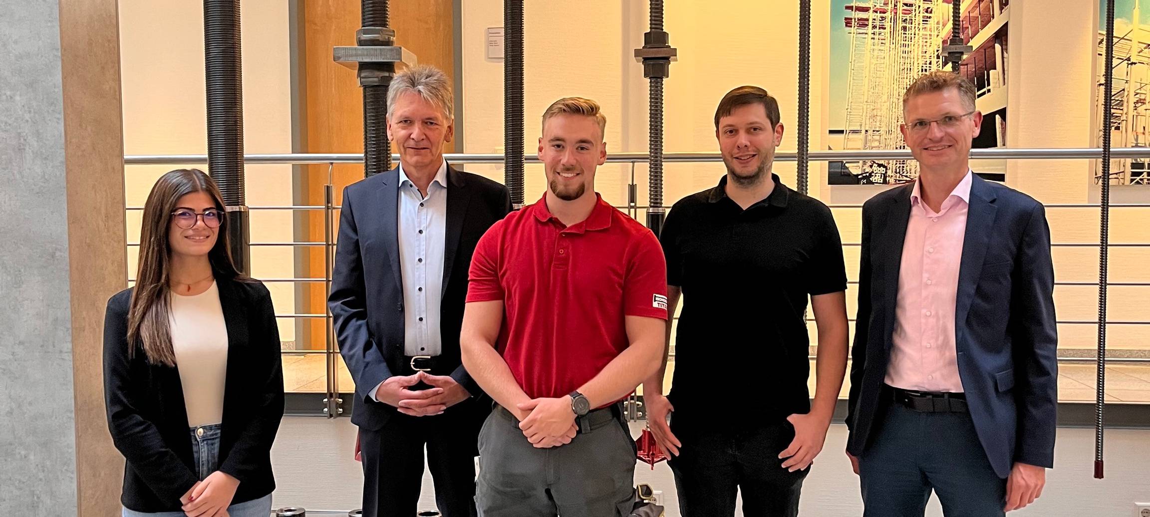 Junge Menschen gegen den Fachkräftemangel