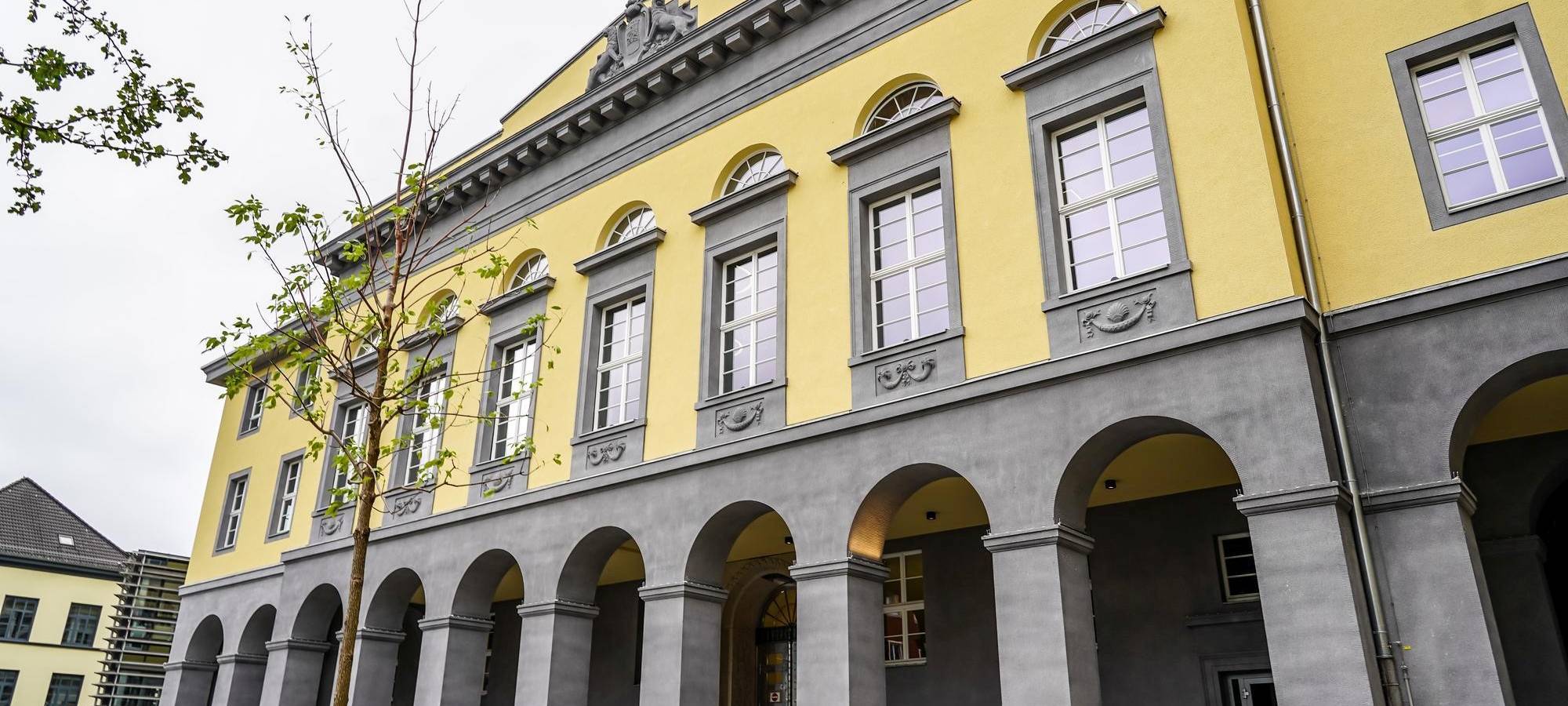 Witten: Stadt schützt Rathaus vor Taubenkot