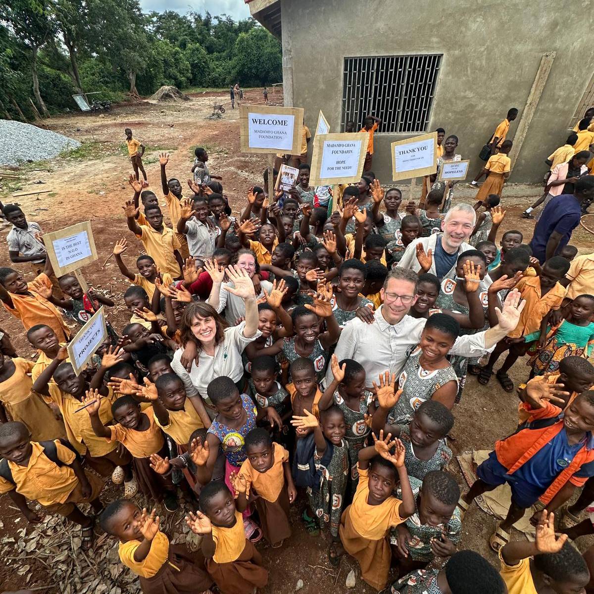 zu sehen ist eine Gruppe von Kindern in Ghana