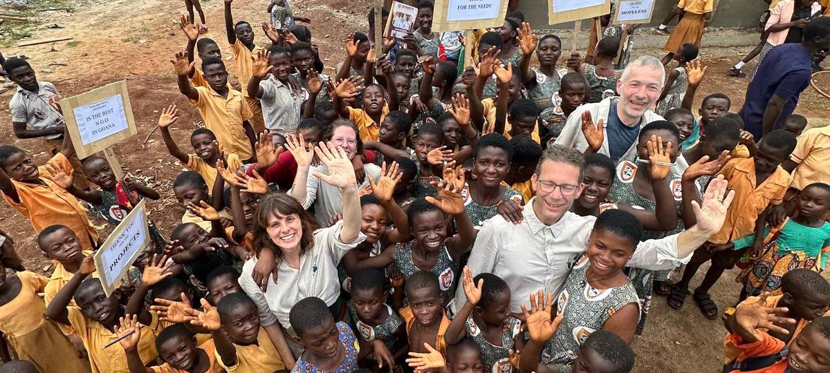 zu sehen ist eine Gruppe von Kindern in Ghana