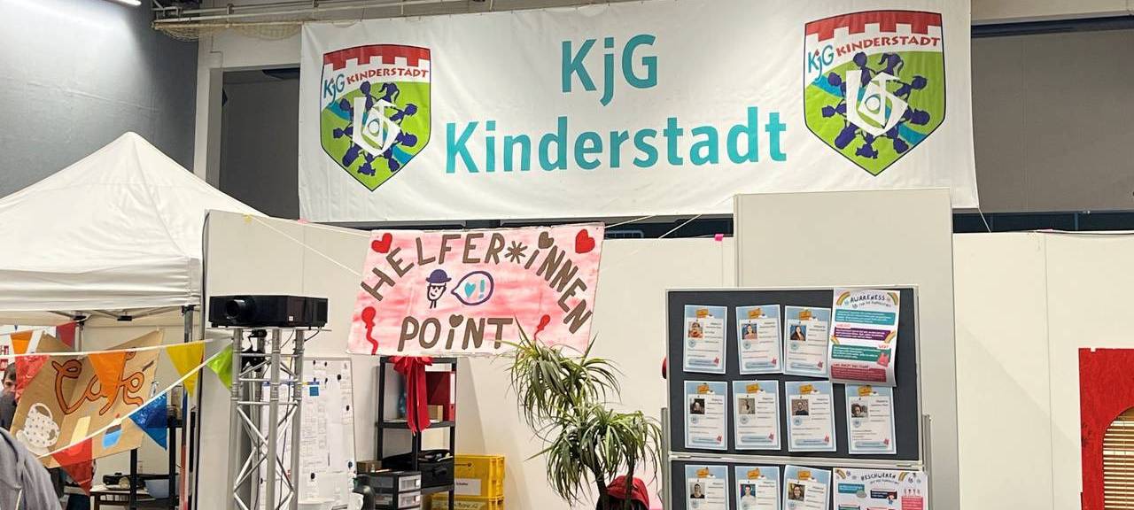 Kinder spielen Stadtleben