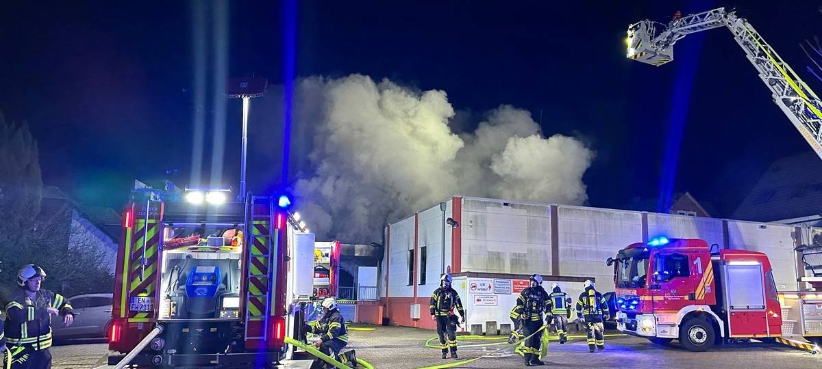Großeinsatz der Feuerwehr dauert zwölf Stunden