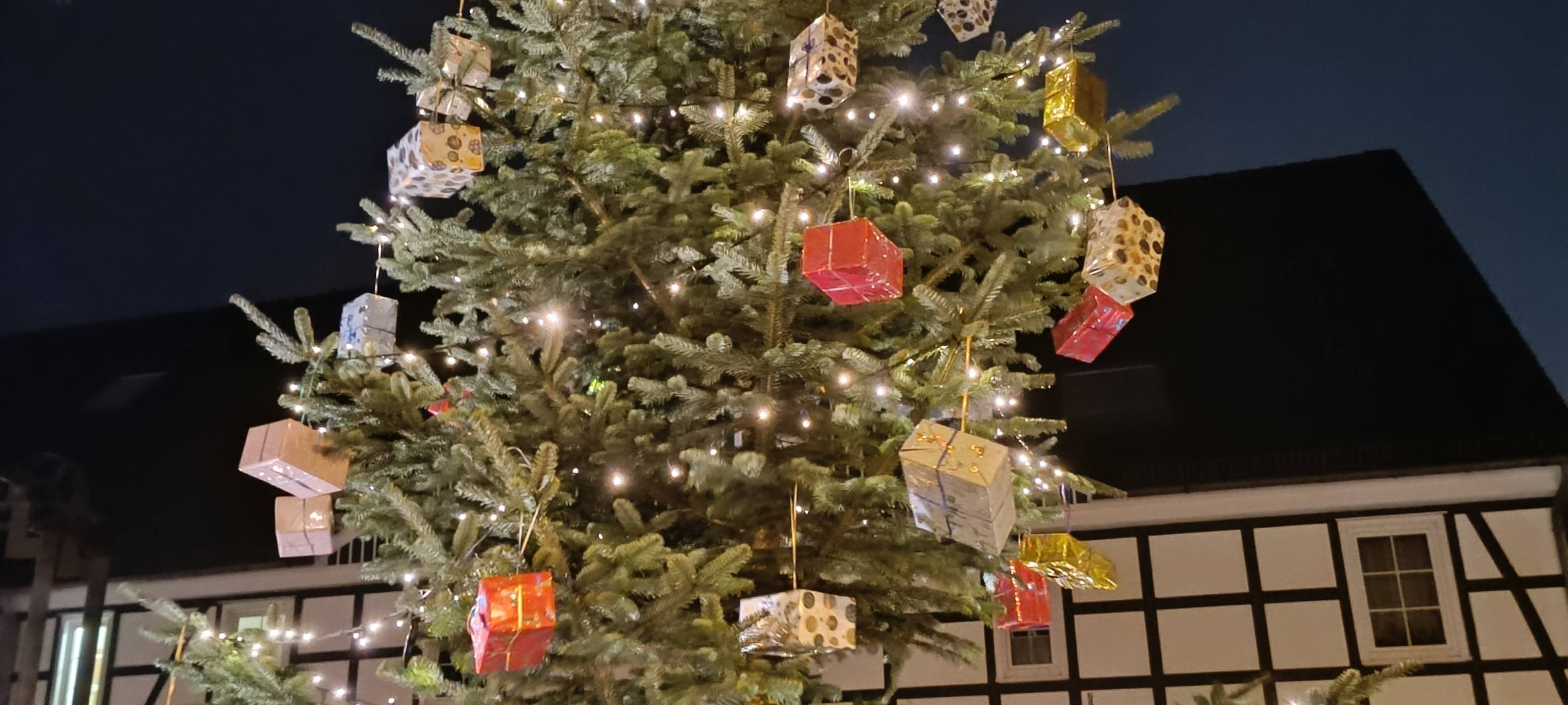 Bürgerinnen und Bürger schmücken Innenstädte bei uns