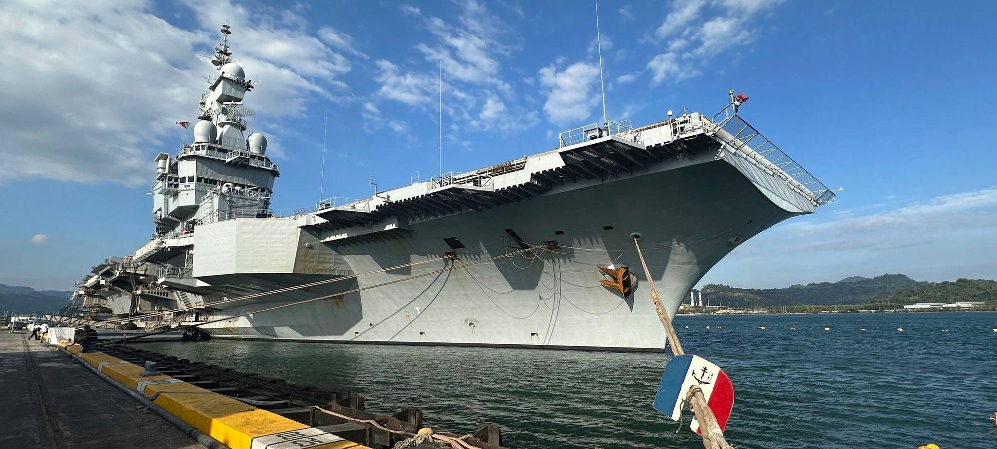 Frankreichs Flugzeugträger Charles de Gaulle in Philippinen