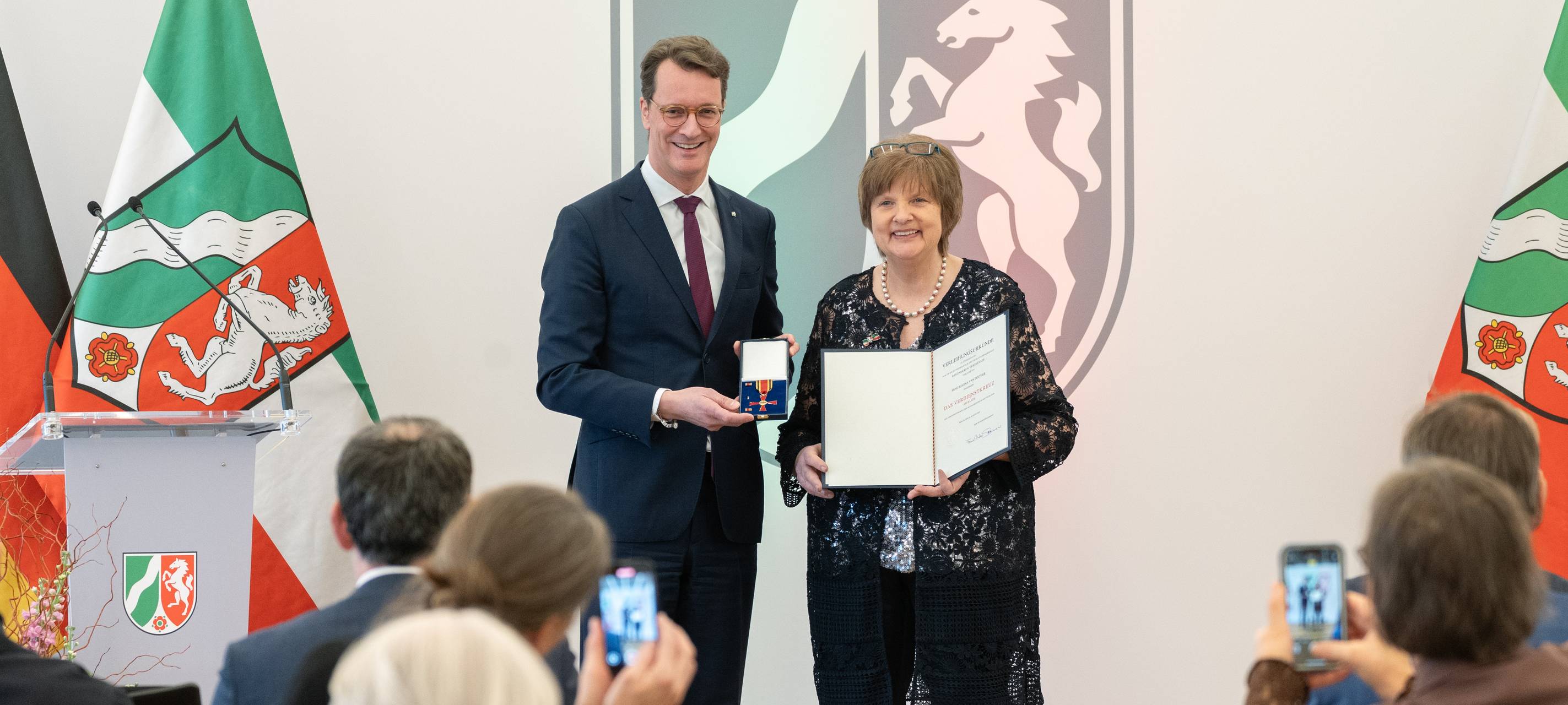 Hattingerin bekommt Bundesverdienstkreuz