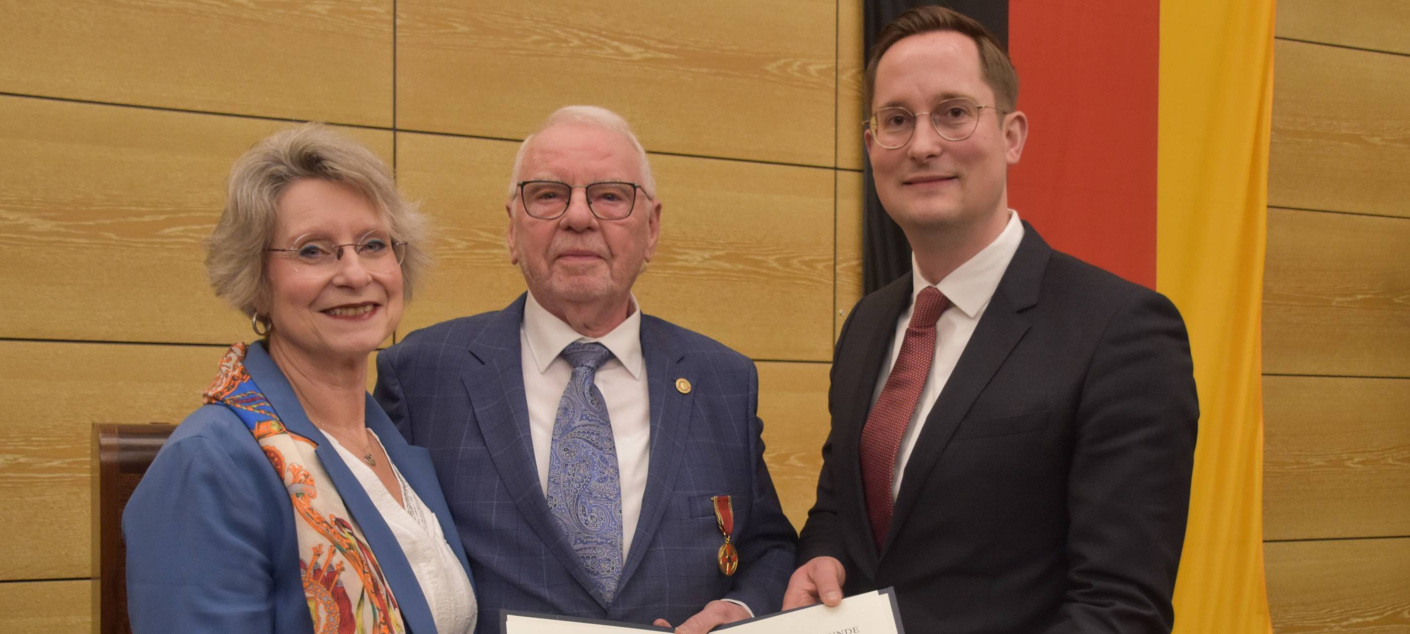 Verdienstorden für Bernhard Willim aus Hattingen