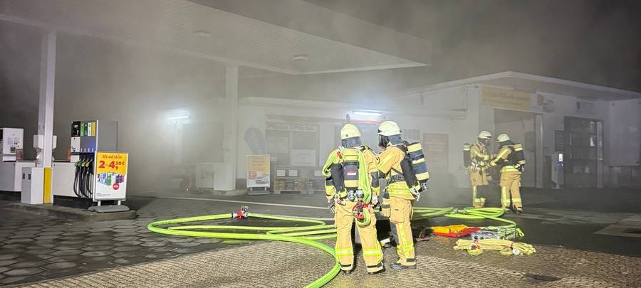 Feuer in Tankstelle in Hattingen
