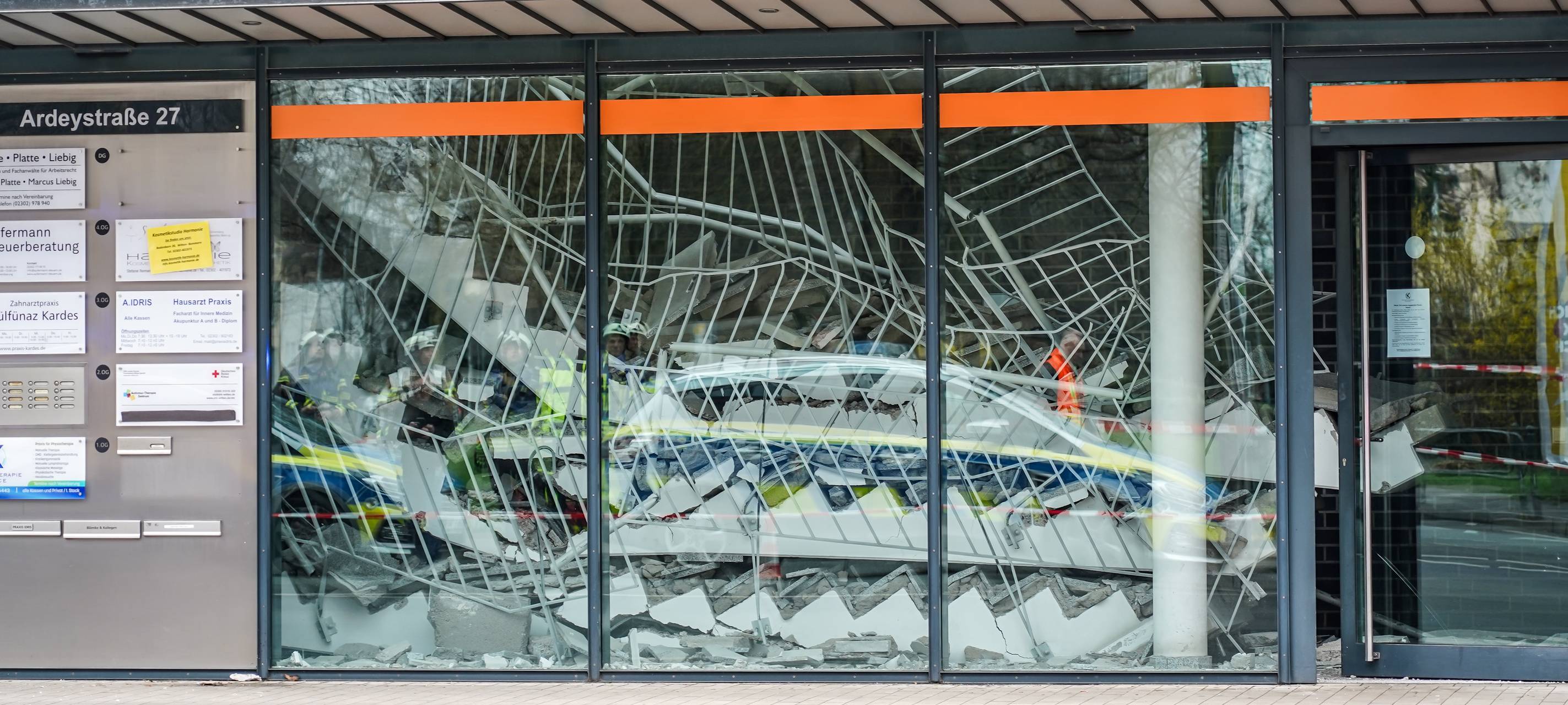Treppenhaus eingestürzt, Großeinsatz