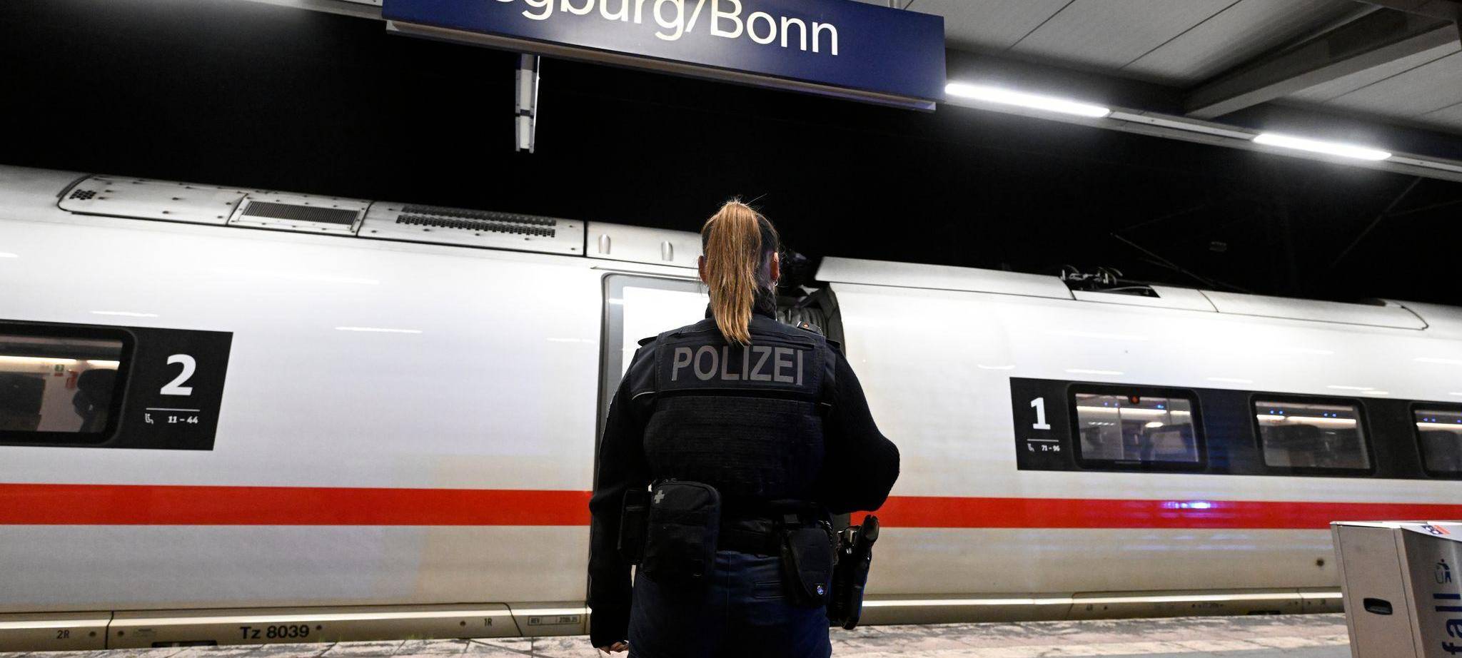 Mann droht mit Anschlag in ICE