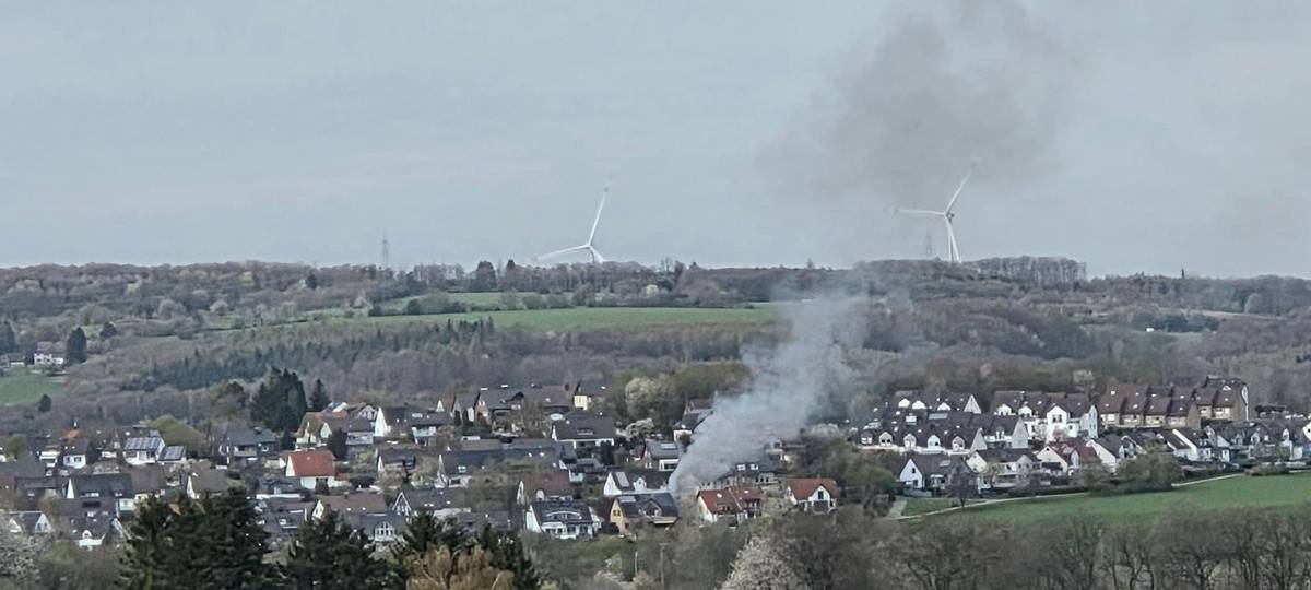 Carport in Breckerfeld steht in Flammen