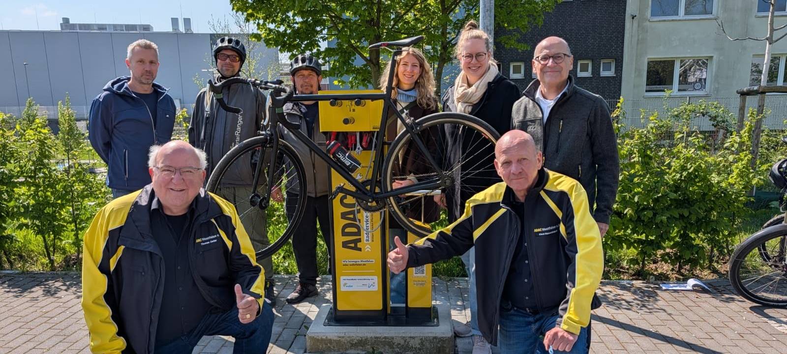 Luftpumpe & Werkzeuge: Die erste Rad-Reparatur-Station in