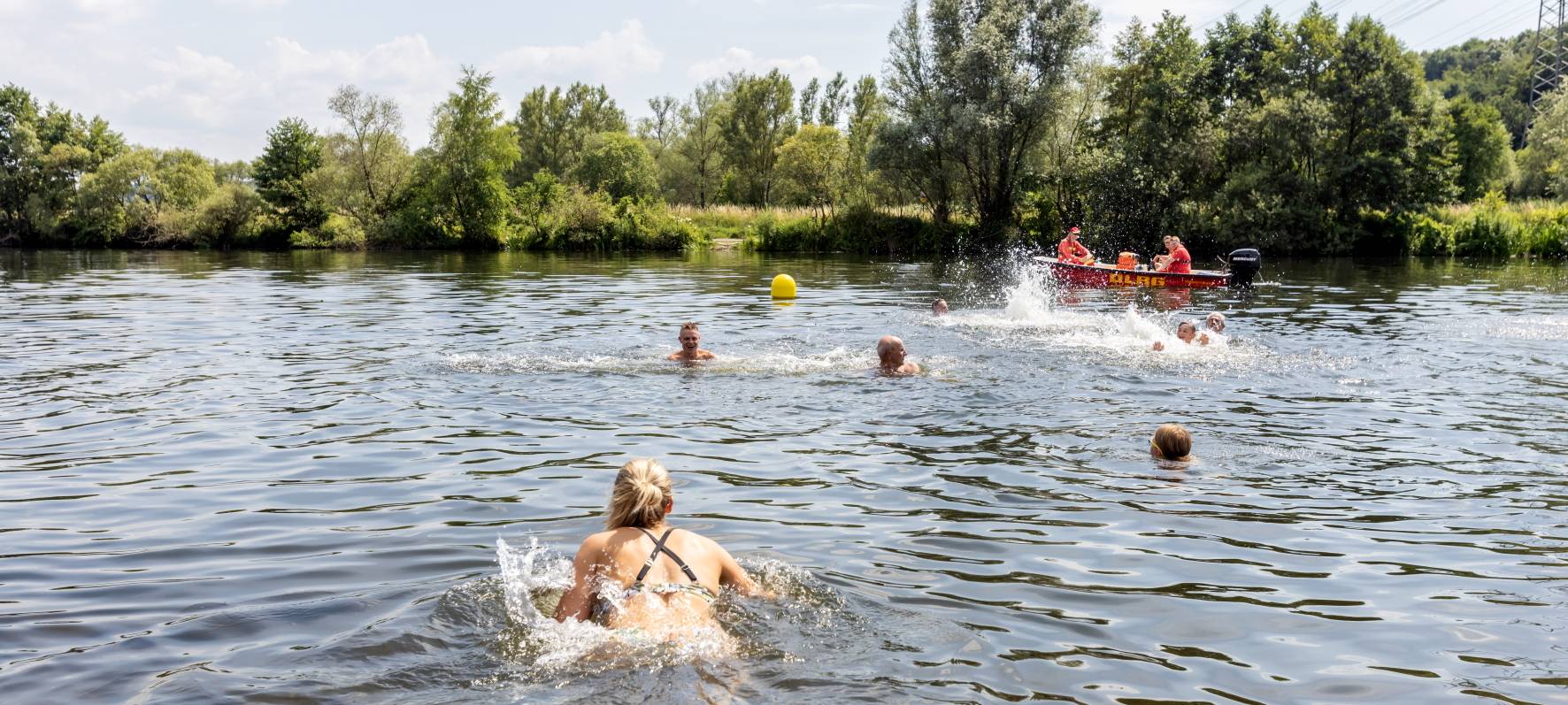 Warnung: Nicht von Brücken springen!