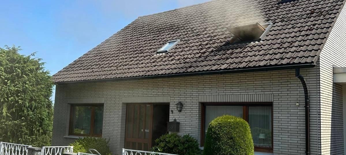 Feuerwehr löscht Zimmerbrand in Sprockhövel